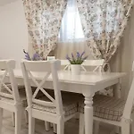 Maxikris Apartment *